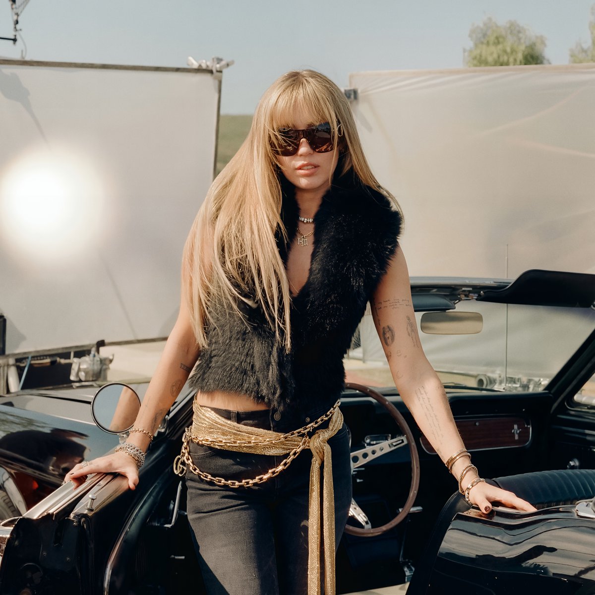 themileyarchives tweet media