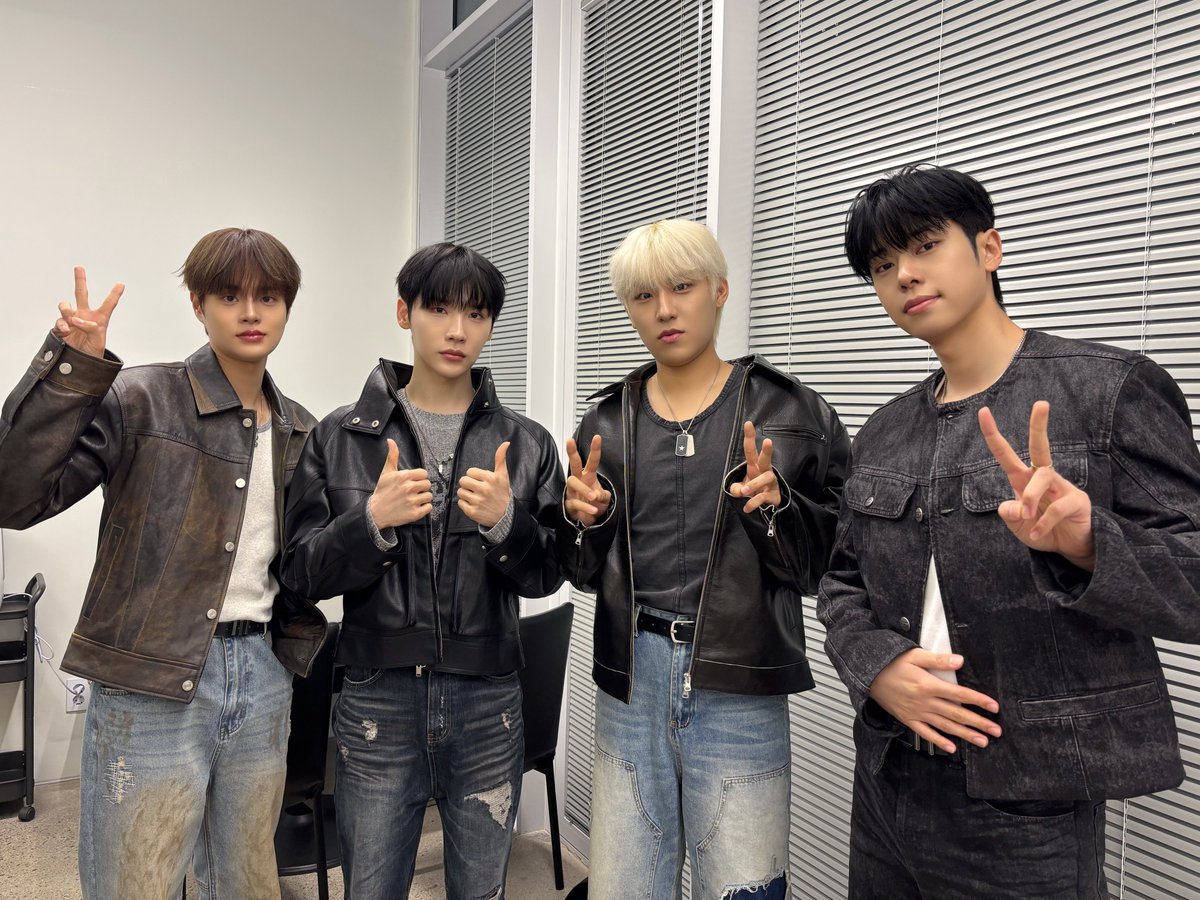AB6IX tweet media