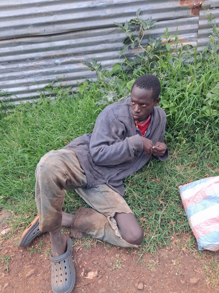 Timpiyansupeyo's tweet photo. This man seems not to be mentally stable he says his name is Amos Okello from kaawangware he's roaming in ngonghills within people's homesteads he seems disturbed. Please retweeet apate watu wao. https://t.co/2G77ajwCwv