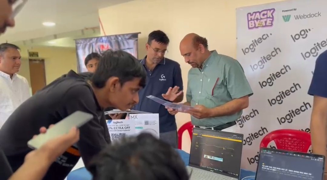 HackbyteTPC's tweet photo. The @India_Logitech MX Series is officially here at HackByte with @Hack_Culture. Testing out the precision and workflow firsthand!!
#Hackbyte #Logitech #MXSeries https://t.co/tg11PGxkrq