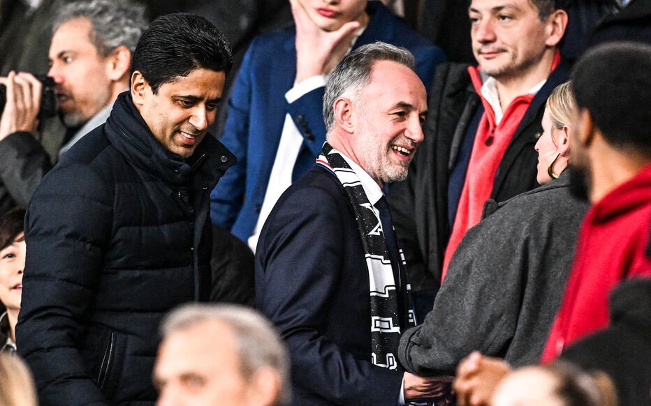 🚨 𝗡𝗔𝗦𝗦𝗘𝗥 𝗔𝗟-𝗞𝗛𝗘𝗟𝗔𝗜̈𝗙𝗜 𝗔 𝗢𝗙𝗙𝗘𝗥𝗧 𝗨𝗡 𝗠𝗔𝗜𝗟𝗟𝗢𝗧 𝗗𝗨 𝗣𝗦𝗚 𝗗𝗘́𝗗𝗜𝗖𝗔𝗖𝗘́ 𝗔𝗨 𝗡𝗢𝗨𝗩𝗘𝗔𝗨 𝗠𝗔𝗜𝗥𝗘 𝗘𝗠𝗠𝗔𝗡𝗨𝗘𝗟 𝗚𝗥𝗘́𝗚𝗢𝗜𝗥𝗘. 👕❤️💙

Les deux homme étaient proches et ont pu bien discuter hier lors de PSG-TFC.

🗞️ Le Parisien