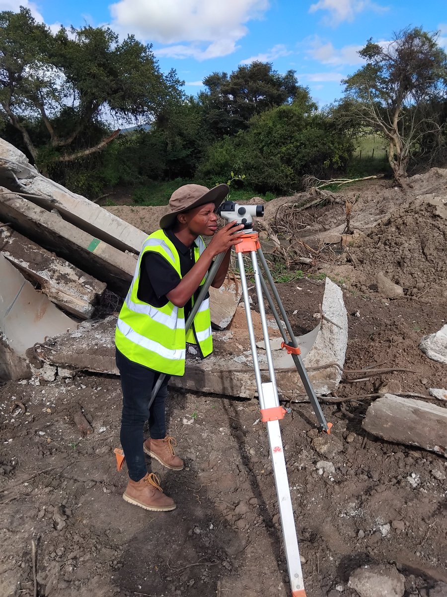 LeviMathebula's tweet photo. Gaining hands-on experience in the field 🦺📐, applying surveying techniques, and working alongside experienced teams on site 👷🏽‍♂️. Every day brings new challenges and learning opportunities 📚 that continue to shape my understanding of construction and engineering in practice 🏗️. https://t.co/9f1teSdyFL