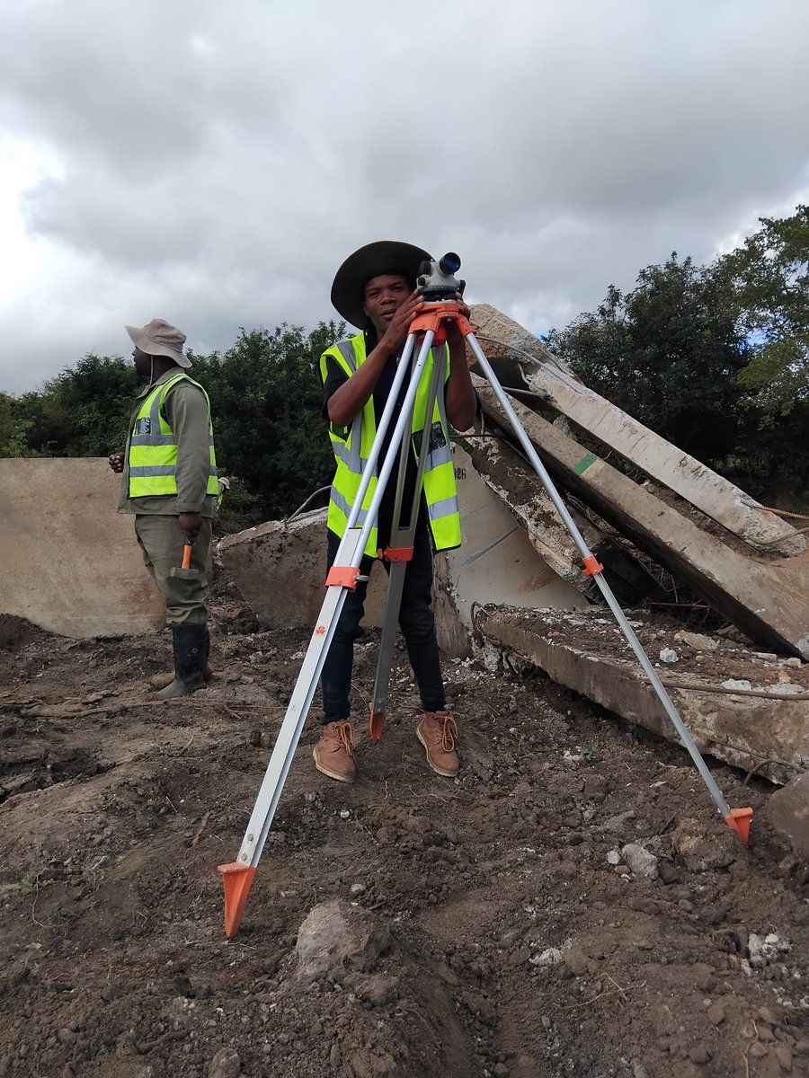 LeviMathebula's tweet photo. Gaining hands-on experience in the field 🦺📐, applying surveying techniques, and working alongside experienced teams on site 👷🏽‍♂️. Every day brings new challenges and learning opportunities 📚 that continue to shape my understanding of construction and engineering in practice 🏗️. https://t.co/9f1teSdyFL