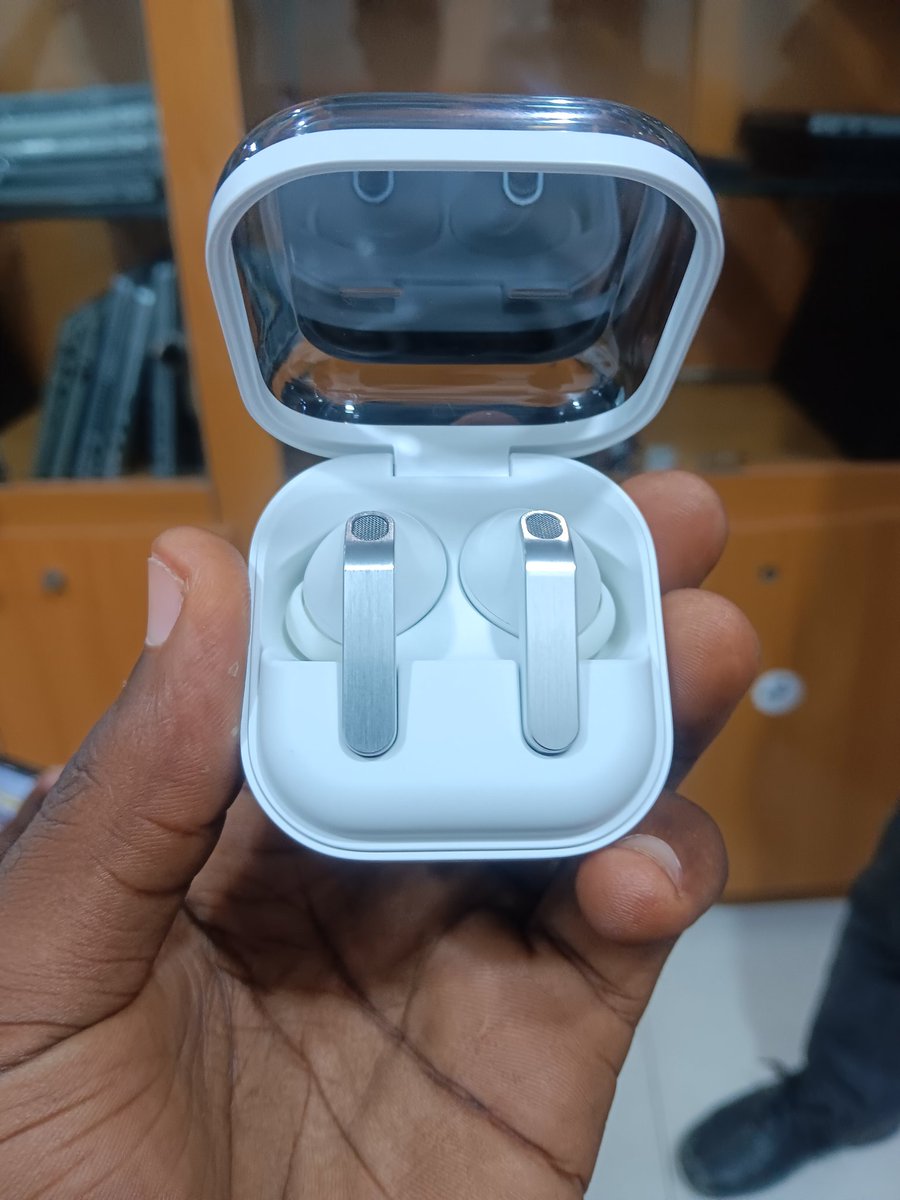 Val Gadgets tweet media