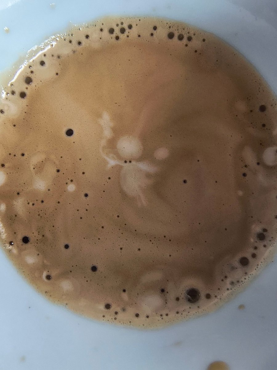 Лека Партийна Жена° tweet media