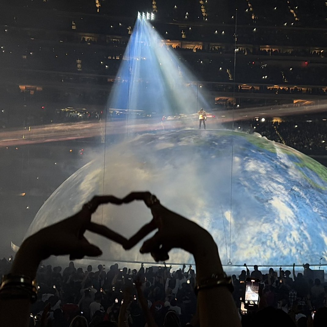 Ye Updates (Fan Account) tweet media