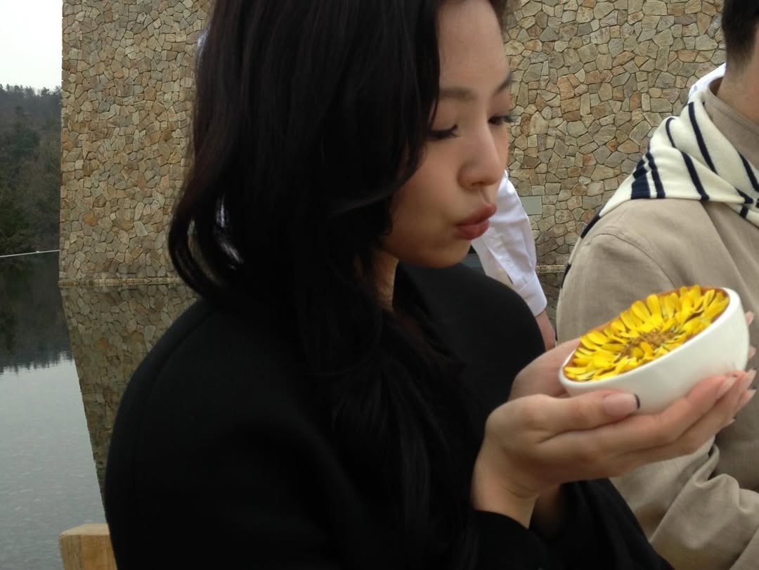 JENNIE NEWS tweet media