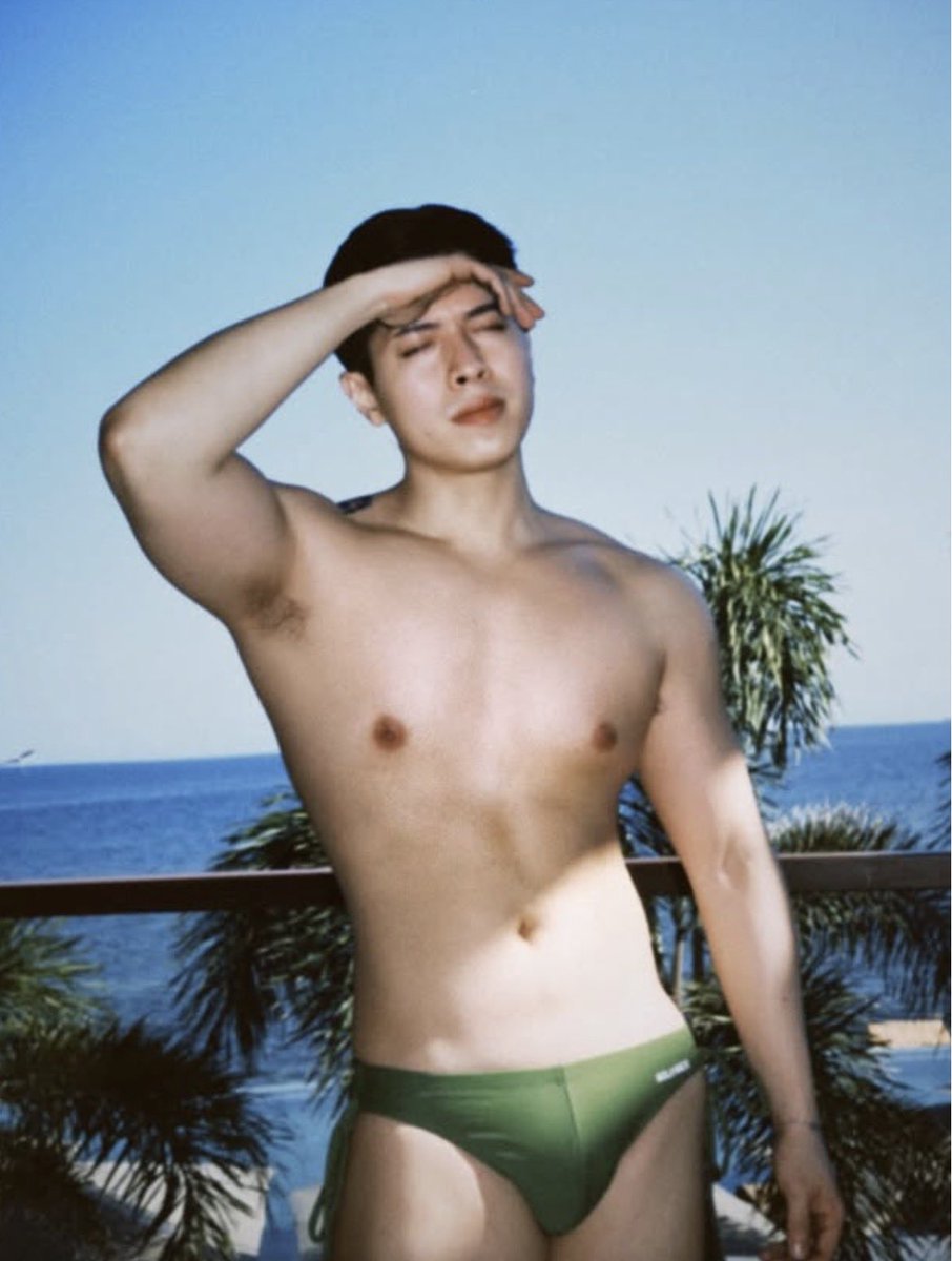 Daily Hot Dudes tweet media