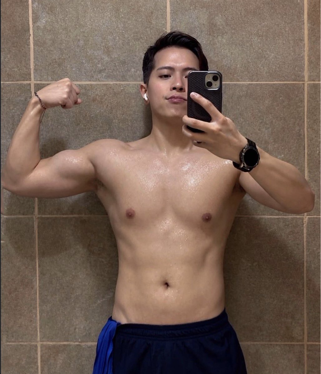 Daily Hot Dudes tweet media