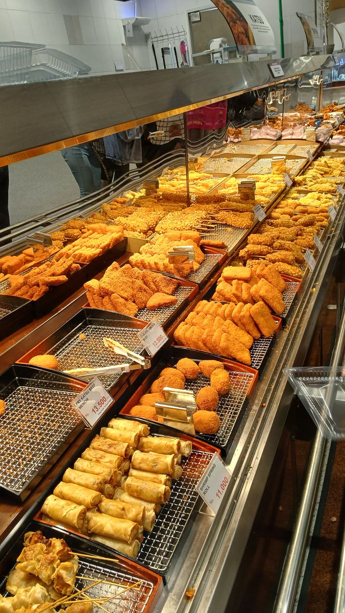 diarihujan's tweet photo. ㅤ
rame rame serbu aeon karena katanya ada buy 1 free 1, kita sebagai calon pemimpin bangsa ya langsung meluncur
ㅤ https://t.co/DE03DvH95D