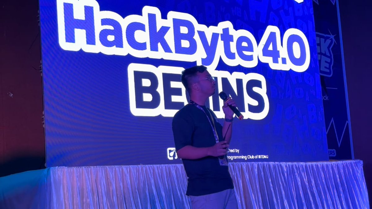 HackbyteTPC's tweet photo. The auditorium is packed and the energy is literally soooooo electric for the opening ceremony of HackByte 4.0 🎤✨

#HackByte https://t.co/nR6B7e2SuN