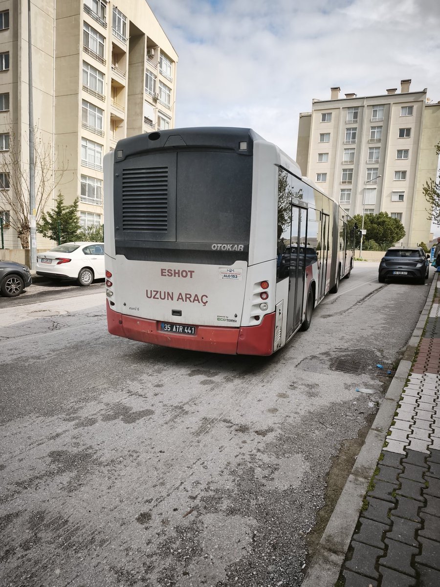 waysmen's tweet photo. Yağmurlu olmayan havada keyfe keder insanları otobüsten indiriyor. @izmirhim bu evka5 otobüsü şoförlerine biri artık dur demeyecek mi? @eshotgm https://t.co/27v3LsDScb