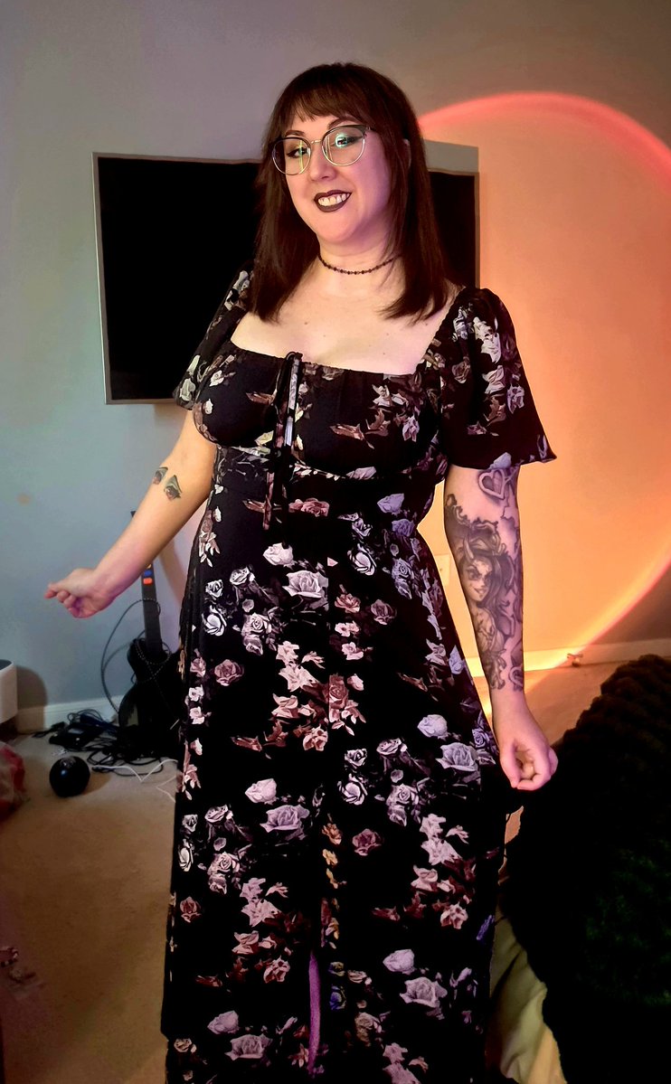 JenIsOnline tweet media