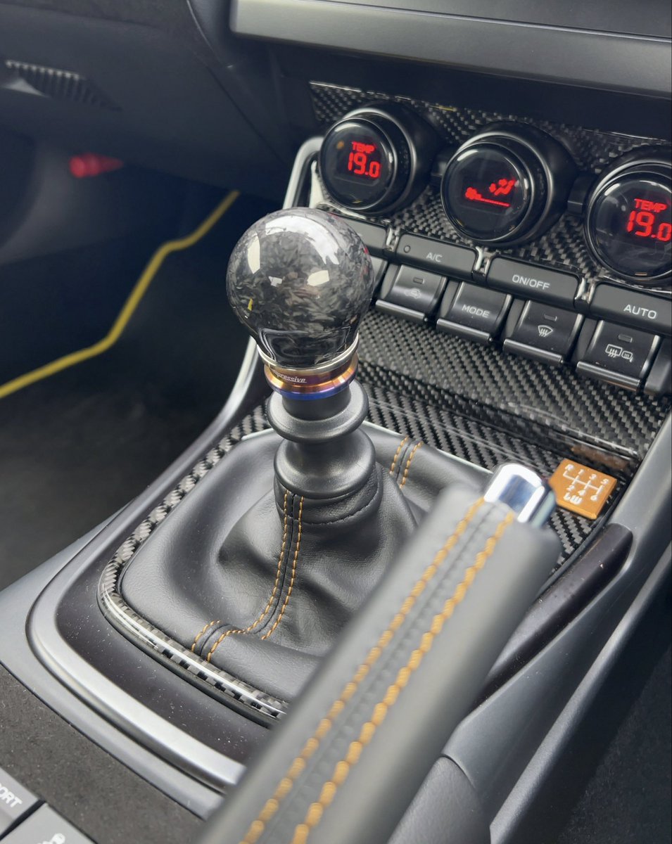 drive_brz's tweet image. 雨に降られる前にシフトノブ交換できた
#compessivejapan #compessive #knob