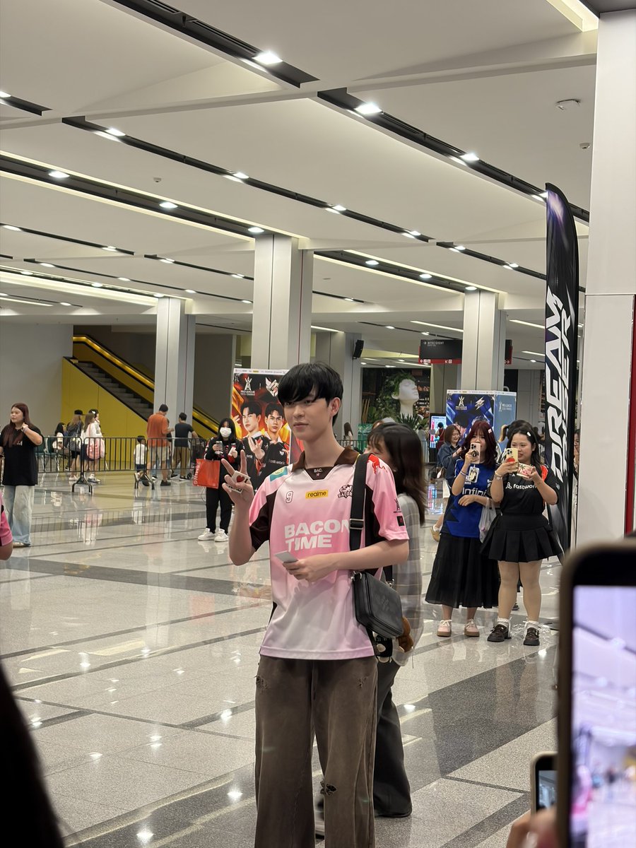 ฮิปปี้♡𝕄𝕂𝔹 | 𝗳𝘁.𝗙𝗲𝗻𝗻𝗶𝗸 แครี่ด๋อย🎮⛓️ tweet media