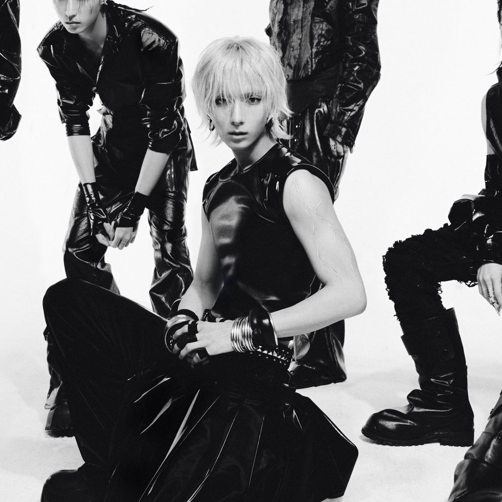 purplsu's tweet photo. HELLO QUEEN?? https://t.co/IJU7ofuuIf