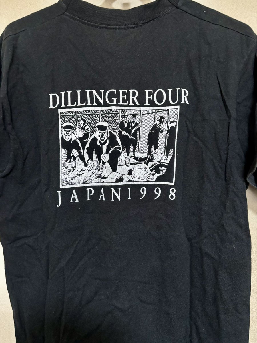 もちろん、その時のTシャツもあります。職場に着て行きますが誰も反応してくれません。

#dillingerfour
#d4