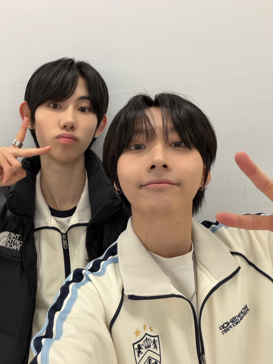 ADAP_offcl's tweet image. 효자 왔어요🐸❤️

#효태의_갤러리_대방출 
#ADAP #에이댑
#ALL_DREAMS_ARE_POSSIBLE