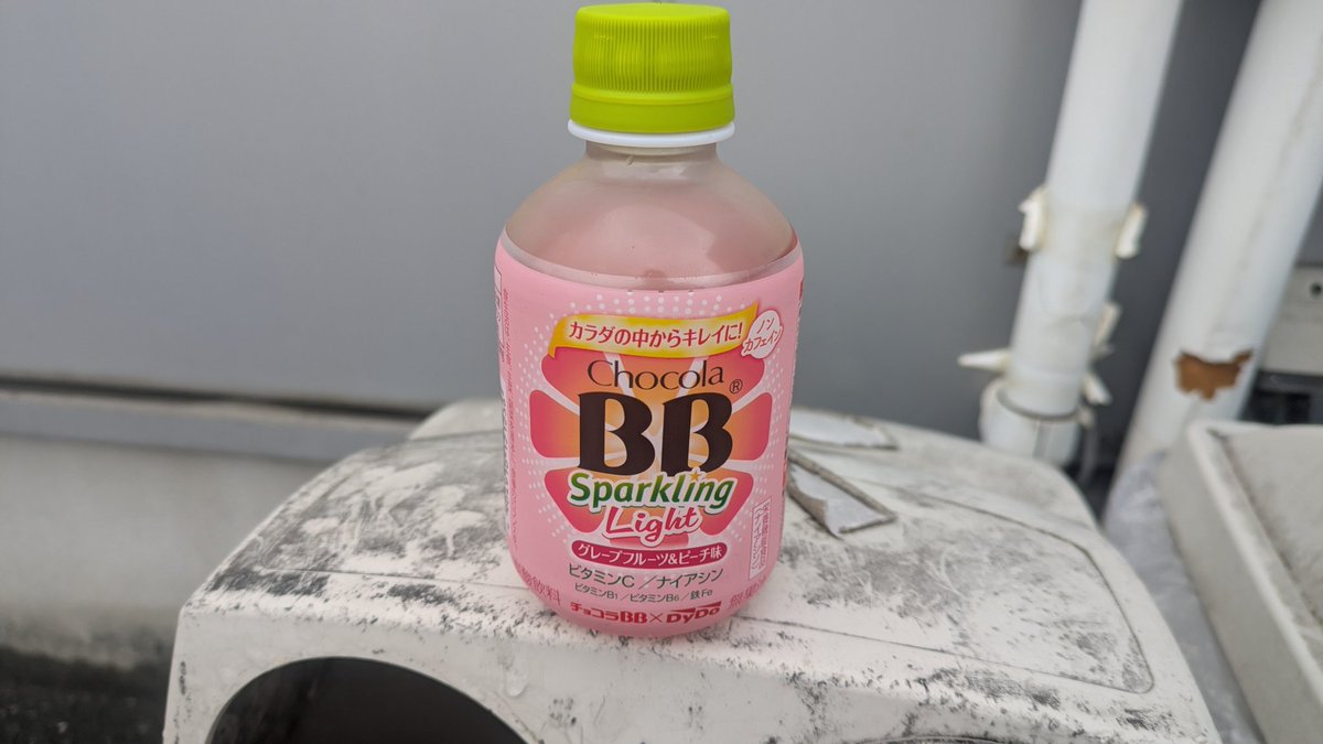 Ikasamai's tweet photo. #チョコラBB dydoの自販機にチョコラBB飲料が売ってた。
酸味を感じる微炭酸に後味が若作り厚化粧な人の残り香の様な迷惑な甘ったるいあの感じがするので二度とは飲まなそうです。 https://t.co/yJOPHCcxC5