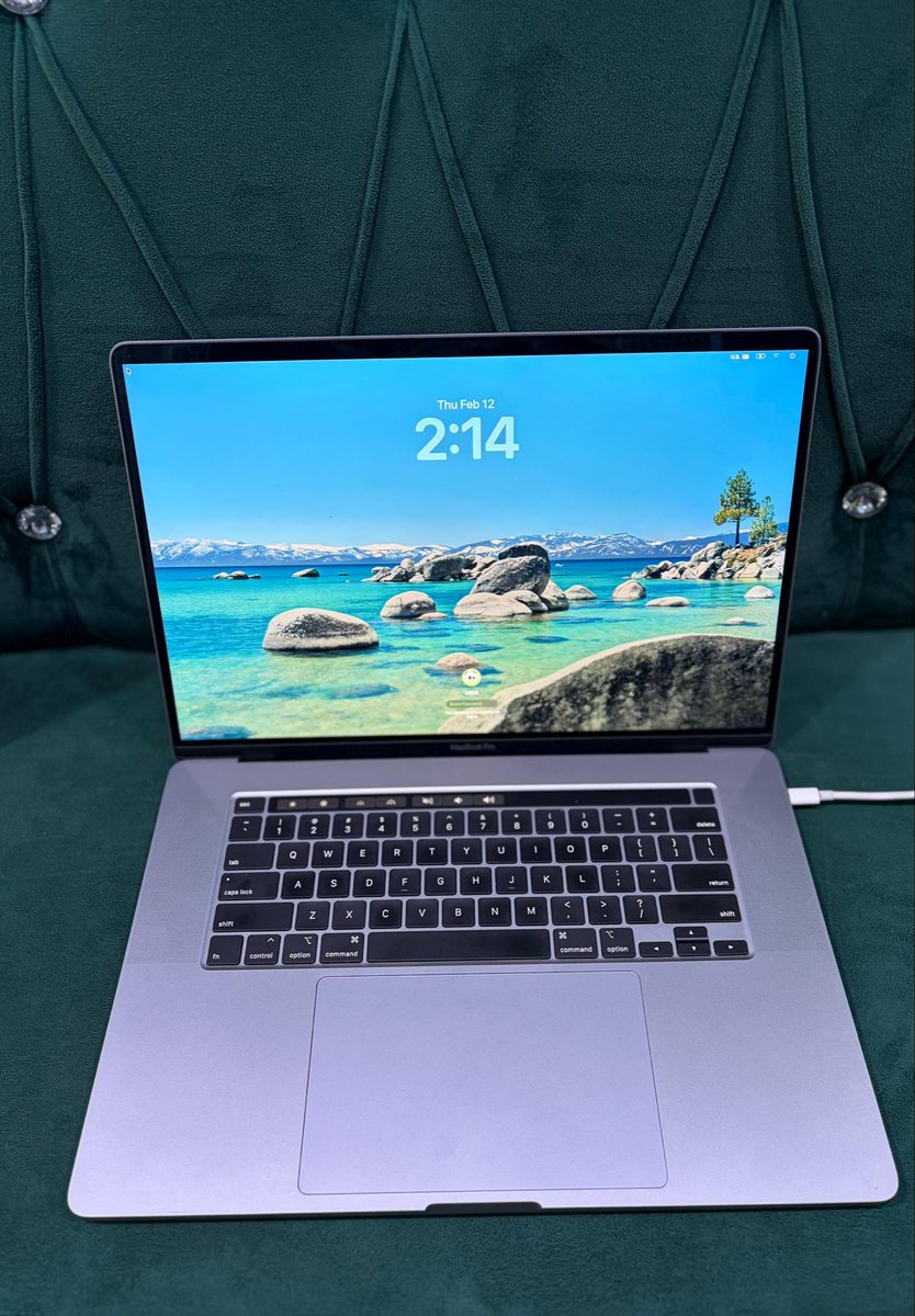 Michael_mickyt1's tweet image. 🔥 WEEKEND DEAL ALERT 🔥

💻 MacBook Pro 2019 (16-inch)
⚡ Core i7 | 16GB RAM | 512GB SSD
🎮 4GB Radeon Dedicated Graphics
🔐 Touch Bar &amp;amp; Touch ID
🎨 Space Grey
✨ Neatness: 10/10
🔌 Comes with Charger
CC-81

💰 ₦680,000

🚚 Fast delivery available

#WeekendDeal #MacBookPro
