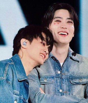 Jxalin_'s tweet photo. 🌹 : pilih bubu atau daddy
🐯 : dua-duanya
🌹 : kok gitu? harus satu
🐯 : sekarang abang tetep maunya kalian berdua soalnya bubu bakal terus sama daddy di waktu yang cukup lama sedangkan sama abang, waktu kalian gak bakal lama lagi 
🍑 : jangan buat bubu kamu nangis bang. https://t.co/i7utwtNKXB