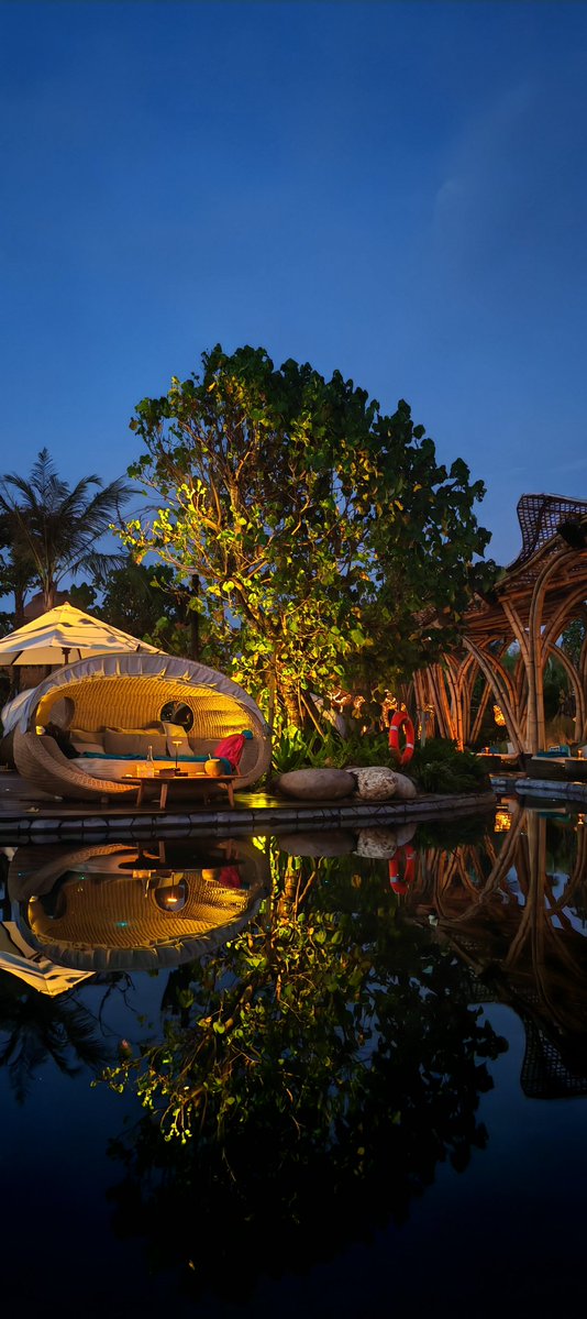 WinwinTrade's tweet image. Belki beni tanıyanlar bilir.
Kışları 6 ay #Asya’da yaşıyorum.
Şu an #Bali’de bir mekanda #kahve içiyordum.
Yanıma bir kardeşim geldi, sohbet ettik. 
Kız kardeşinin İstanbul’da çalıştığını anlattı, 
Türkiye’deki ortalama #Maaşları sordu.
Ben de bildiğim kadarıyla anlattım.
Sonra