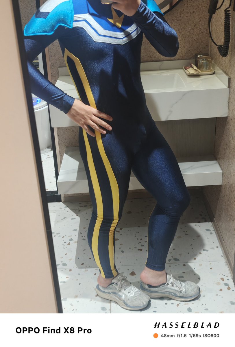crazyThursdayL's tweet photo. 🚫NSFW！！
洗衣服之前最后一穿（zentai）
（在考虑要不要专门开个推放这些照） https://t.co/6J273GyC5U