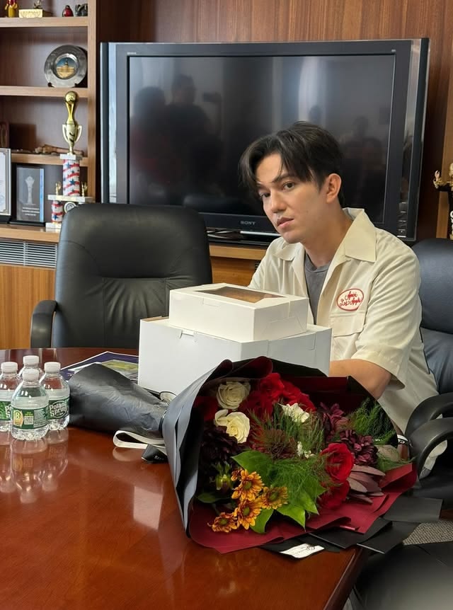 Btssuga218229's tweet image. I love all my fan
#KazakhSinger #KazakhstanMusic #KazakhCulture #MusicOfKazakhstan #KazakhTraditions #KazakhArtists #KazakhPop #KazakhFolk #KazakhMelodies #KazakhTalent #CentralAsianMusic #KazakhSong #KazakhRhythms #KazakhVoice #KazakhMusicScene #KazakhHeritage #KazakhPerformers