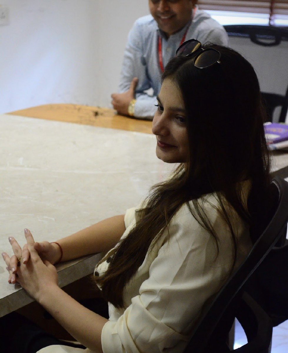 Vanshika tweet media