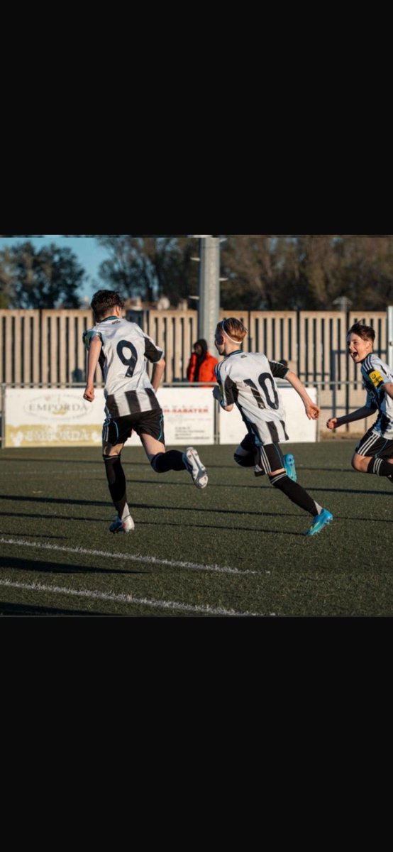 BaptisteClinton's tweet photo. Couldn’t not share these pics - in his element and loving his time
away. Moments after his goal
In quarter final. 😂😂👏👏⚽️ https://t.co/UzI8ufNZMo