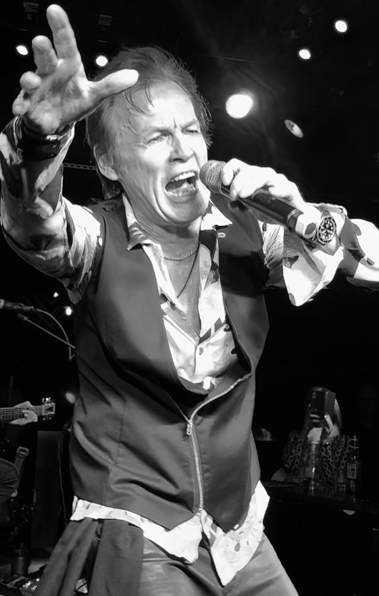 StreekySimeGuernsey tweet media