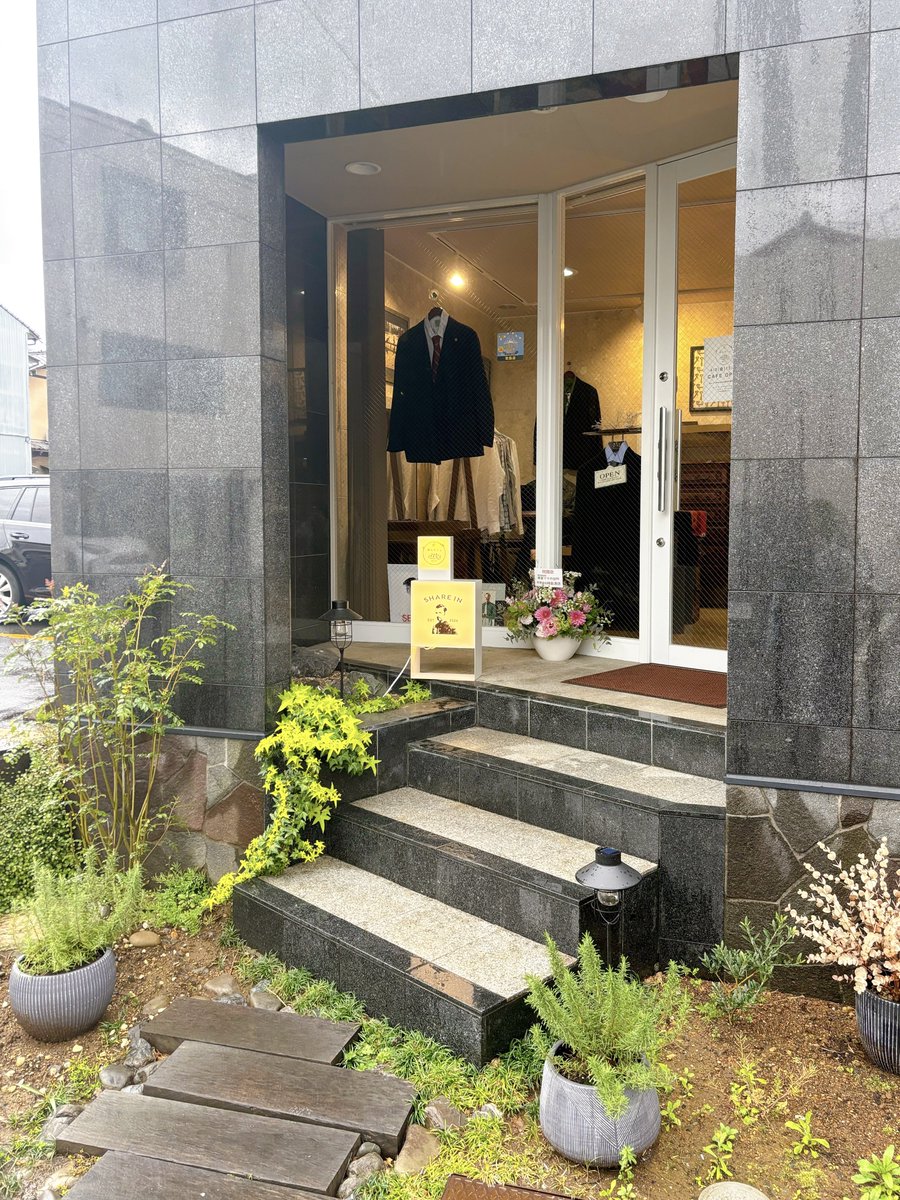 4/3オープン⚐ﾞ
ヴィンテージネクタイ専門店の奥にある
" 奥のカフェ " 
ゆっくりした時間が過ごせる隠れ家カフェで
ブロッサムプレートをいただきました🌸🤍
桜あんの白玉だんごに静岡いちご、お花の咲いたチーズクリームタルト、ドリンクは桜香るラテ𓈒𑁍
