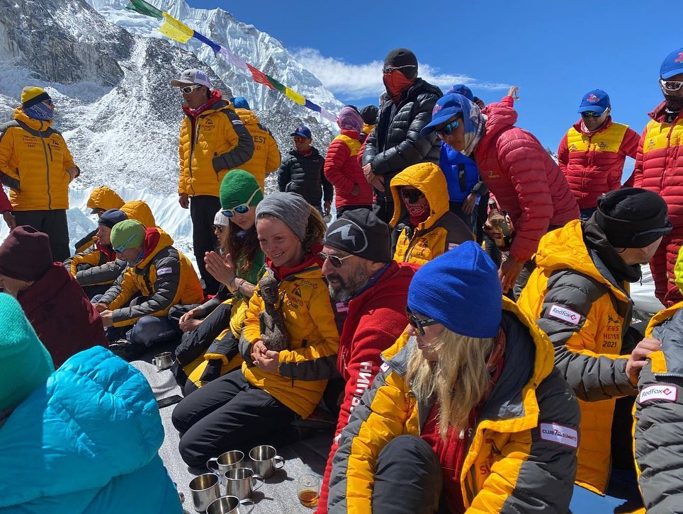 Ziua 2, 04.04.2026 - Everest Base Camp, Nepal - 5364m.
Niciodată nu ajungi aici din întâmplare.
#Grace #EverestLhotse2026
P.S.: <a href="/abpatru/">Mihai</a> întreabă lumea de tine... 😍