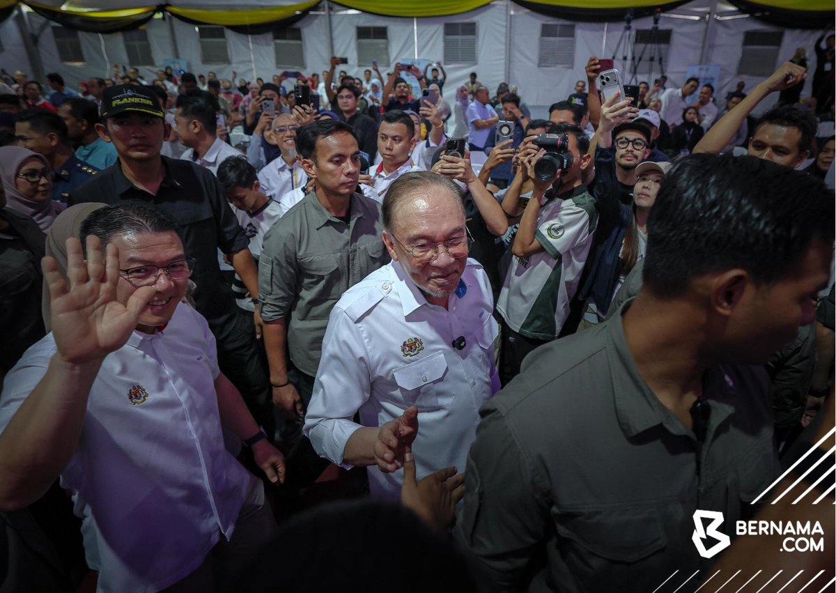 bernamadotcom's tweet photo. #Perak Perdana Menteri Datuk Seri Anwar Ibrahim hadir pada majlis perasmian Program MADANI Rakyat (PMR) 2026 Perak di Bulatan Sultan Azlan Shah, Meru Raya, Ipoh petang ini.
๐ธ Zulfadhli Zulkarnain | BERNAMA
#BernamaNews #BernamaImages #ProgramMADANIRakyat #Perak https://t.co/GbfJr9phWh
