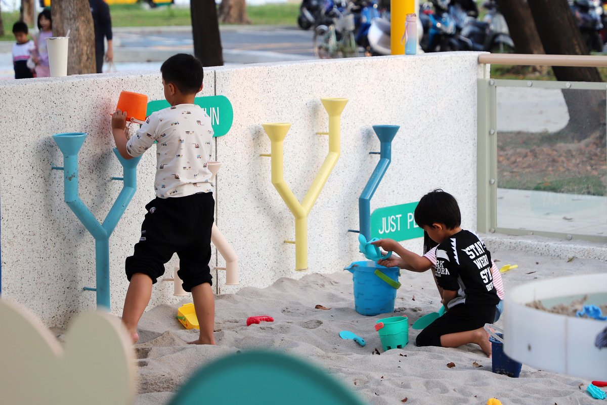 KaohsiungCity's tweet image. Happy Children's Day! Today is your day. 🤩

#ChildrensDay is for all children out there.
Wishing every child a pure and innocent smile, and a wonderful world of imagination to explore with joy!