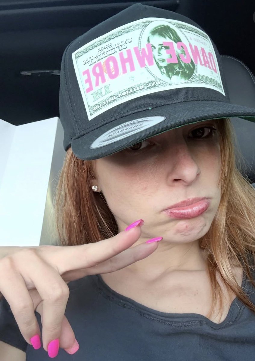 slayyyternet's tweet photo. i don’t wanna hear anyone calling slayyyter addisons daughter again https://t.co/rigM9wTr6Q
