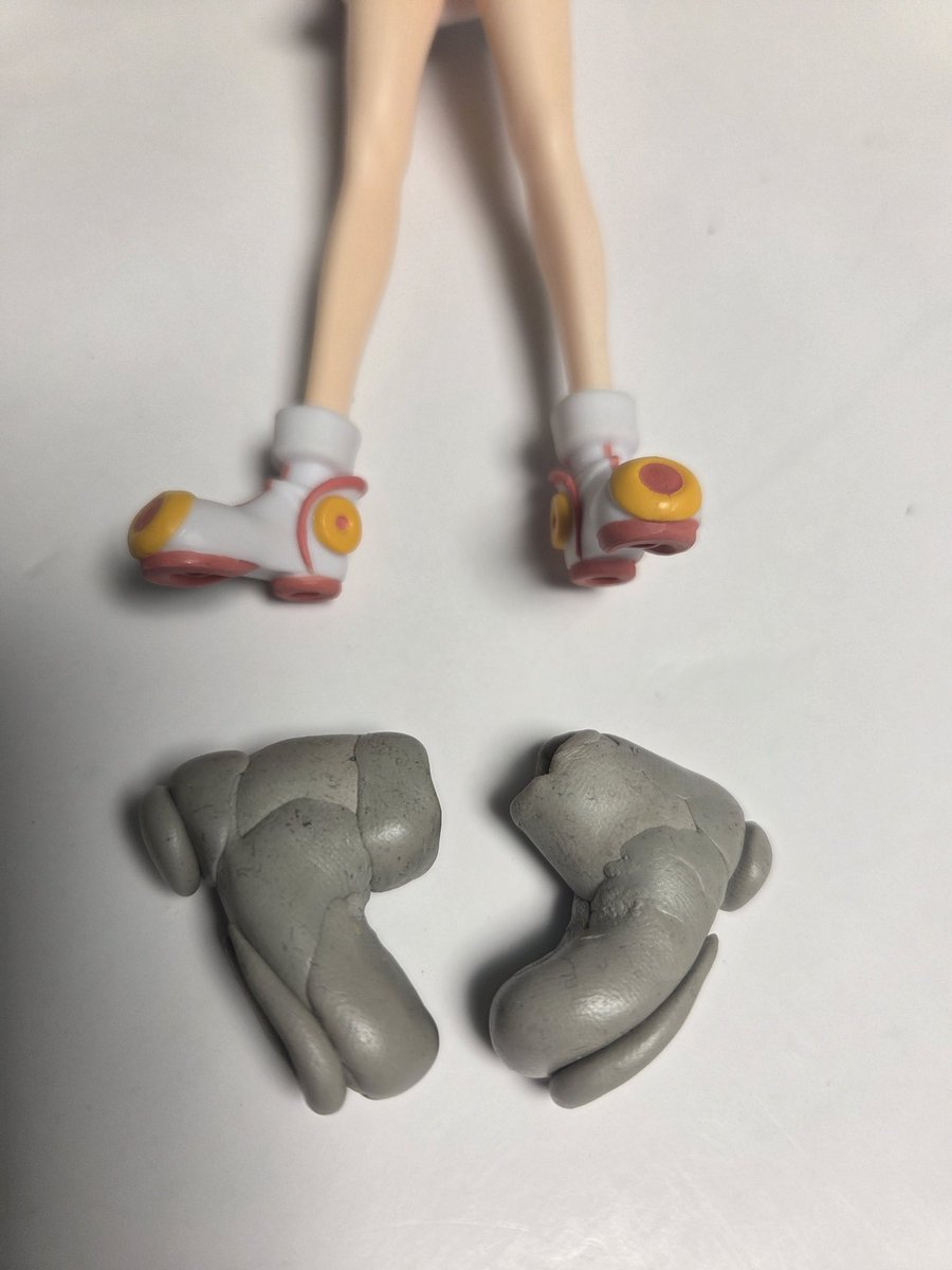 おカネもナイし、お天気も良くないので
造形ガッツリやってました～✨

前回の展示会で失敗した下半身の修正やっていきます～🎶

教えて頂いた強度不足の為、パテで造り直し～✨台座もイメージ確定したので仕上げていきます～👍

#展示しよ～ぜ 
#造形しよ～ぜ