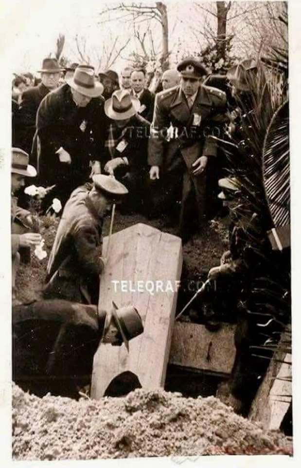 Hiç kimse, Ergenekon çekiçini, Örs’e bu kadar kadar inançla vuramadı,

Bir çoğu, Türk milleti için ömrünün bütün enerjisini bu kadar seferber etmedi,
İnanmışlığı, karakteri onun, yılmazlığının, yorulmazlığının, yıkılmazlığının tahkim kaynağı idi.

Neydi o 12 Eylül’de, 220 nin