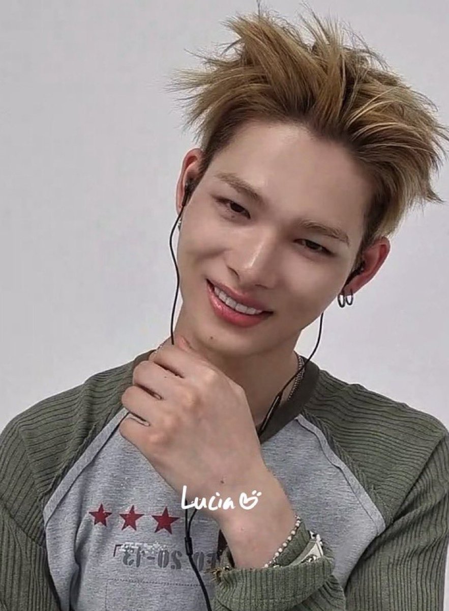 NOA. (@clovernnoa) on Twitter photo 