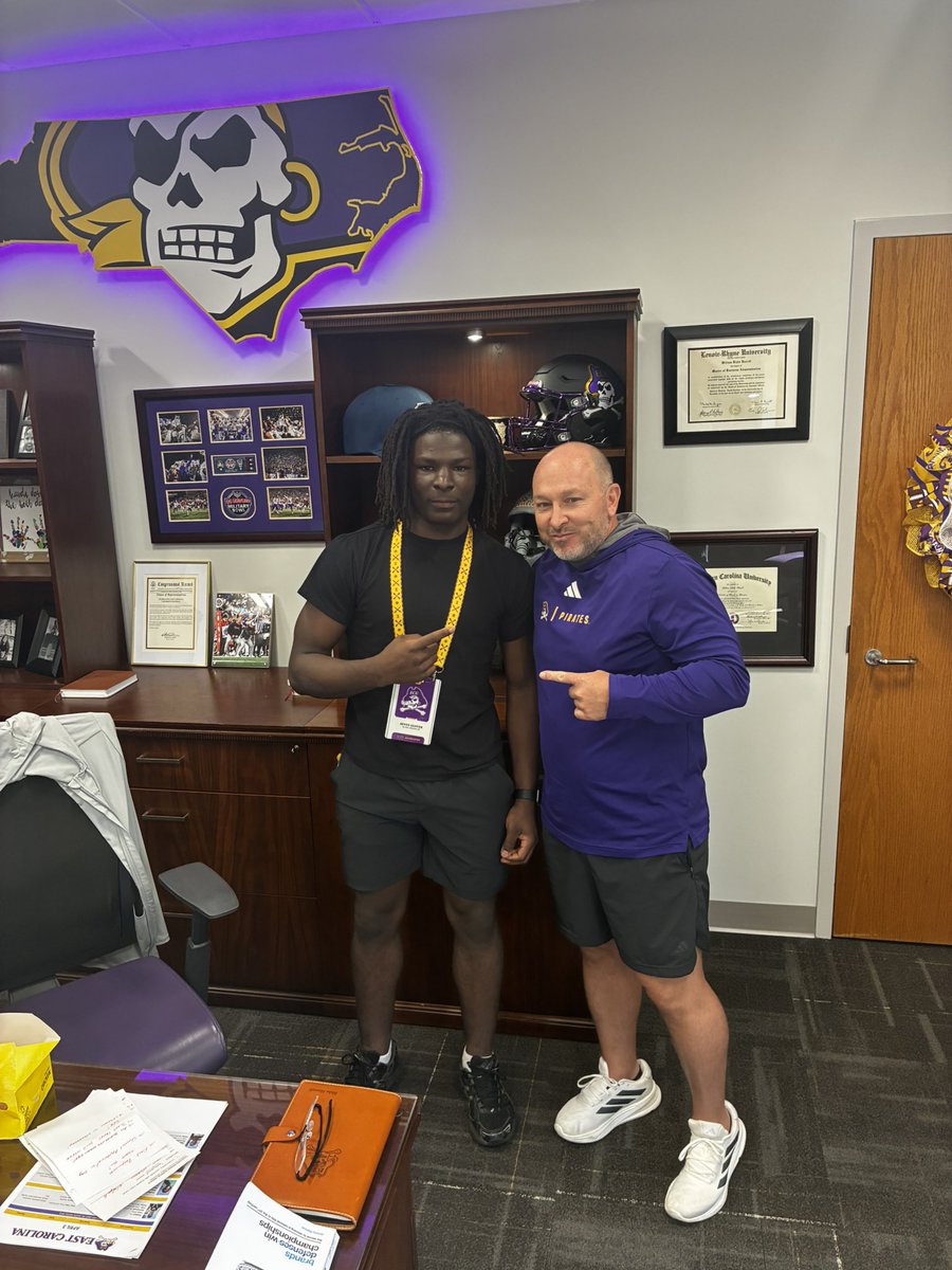 Seven “ 7 “ glover tweet media