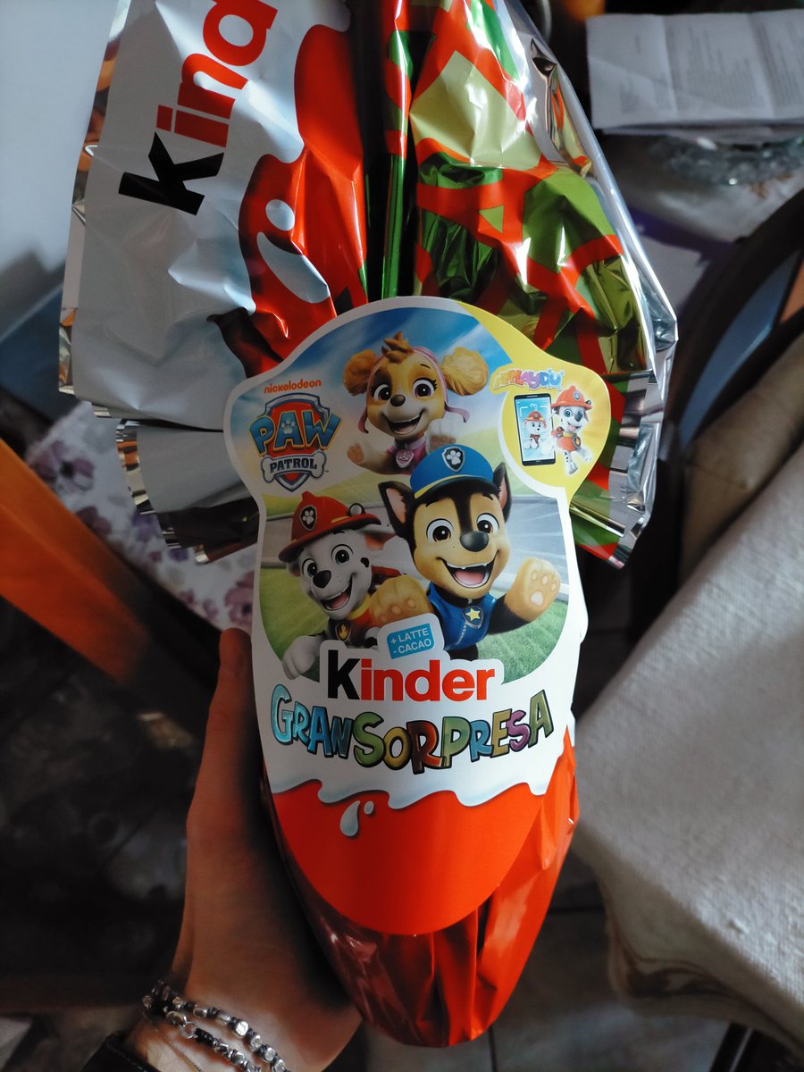 "Mamma mi raccomando almeno l'uovo di One Piece"
"Non preoccuparti... è già a casa"

L'uovo di One Piece a casa: