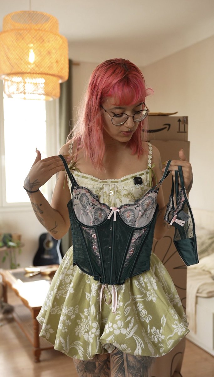 Mlle Ylla tweet media