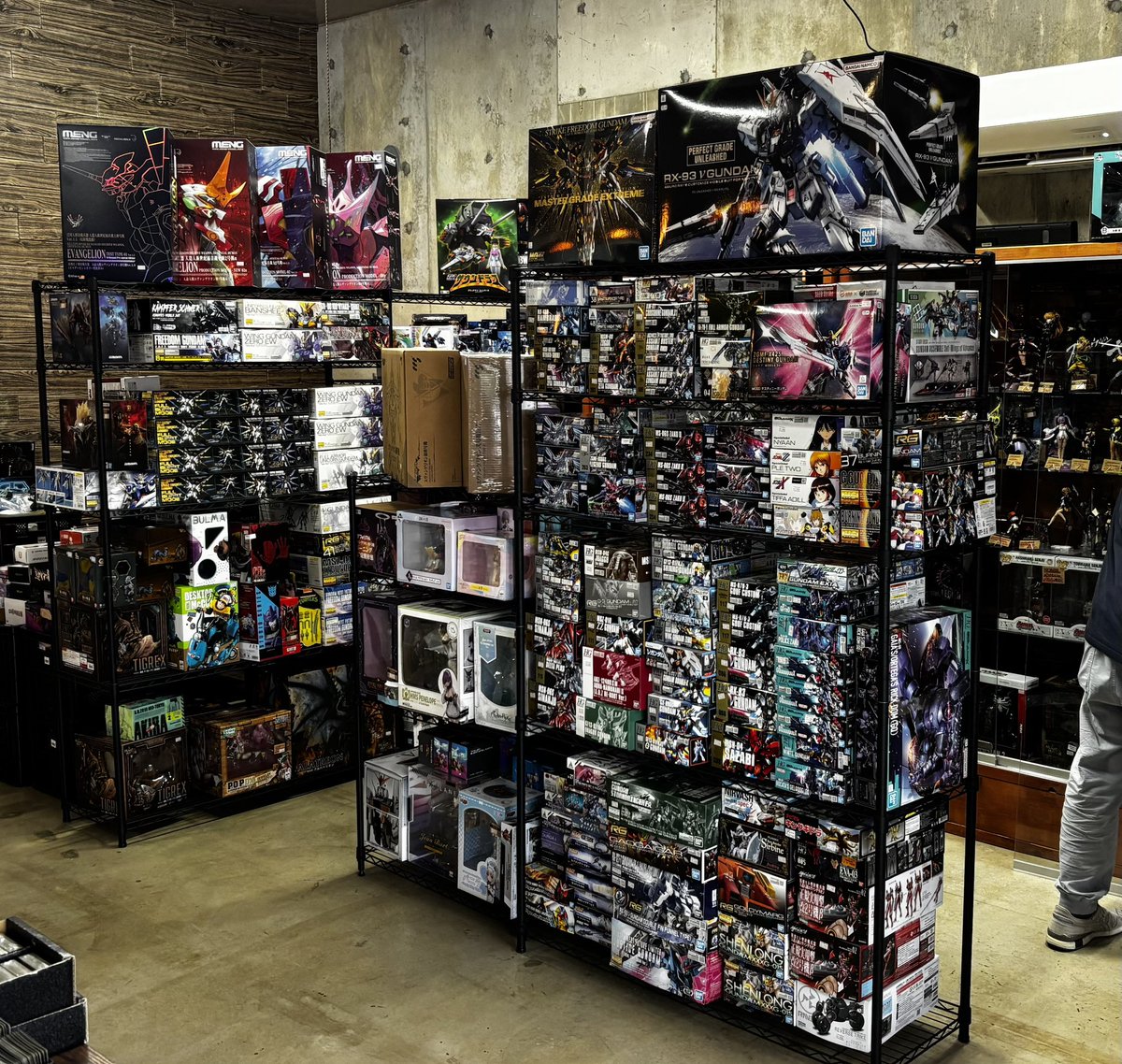 TABLE DOG tweet media