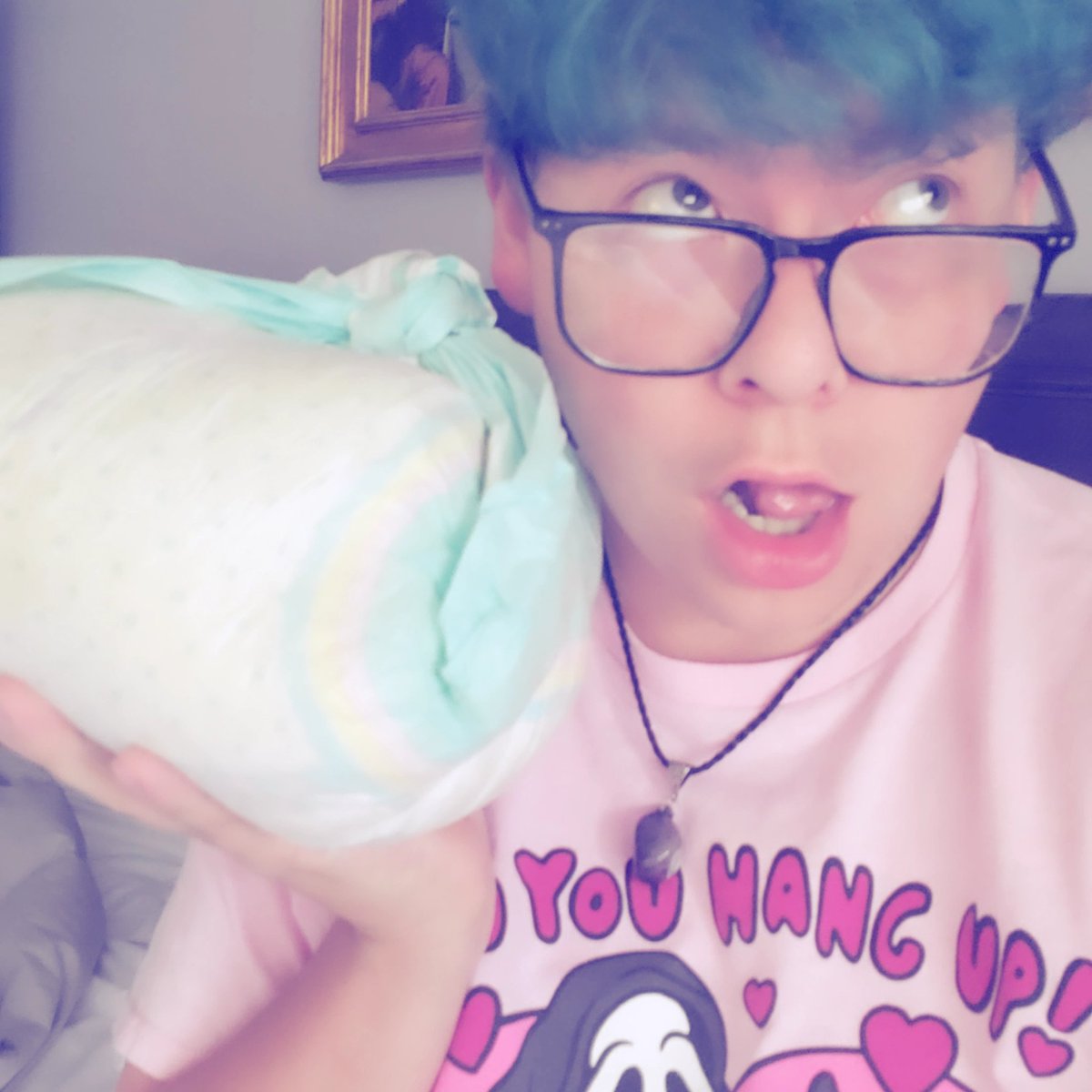 LittleTykeAri's tweet photo. Who knew at 28 I'd still be creating such loaded pampers!! PEEEYEWWW!!! 💩💦 https://t.co/4GcUnZHtbA