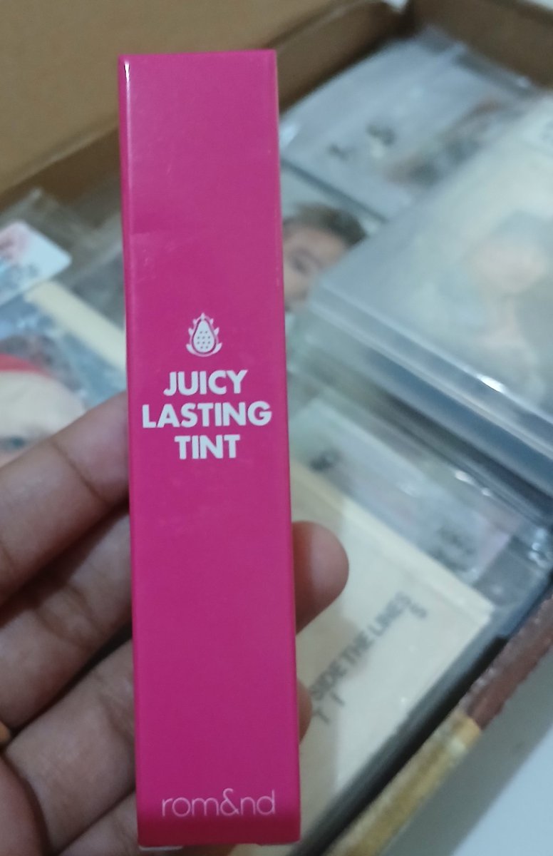 blueebeill's tweet photo. Pake romand juicy lasting tint shade 04, ternyata masuk di aku as cool tone😘.

Pakenya harus tipis dan di swappp https://t.co/FNEOY9ZpeV