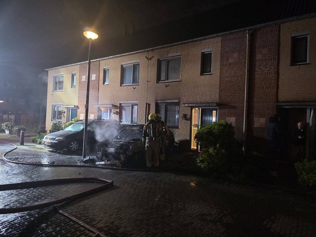 Flinke autobrand voor woning in Zevenhuizen