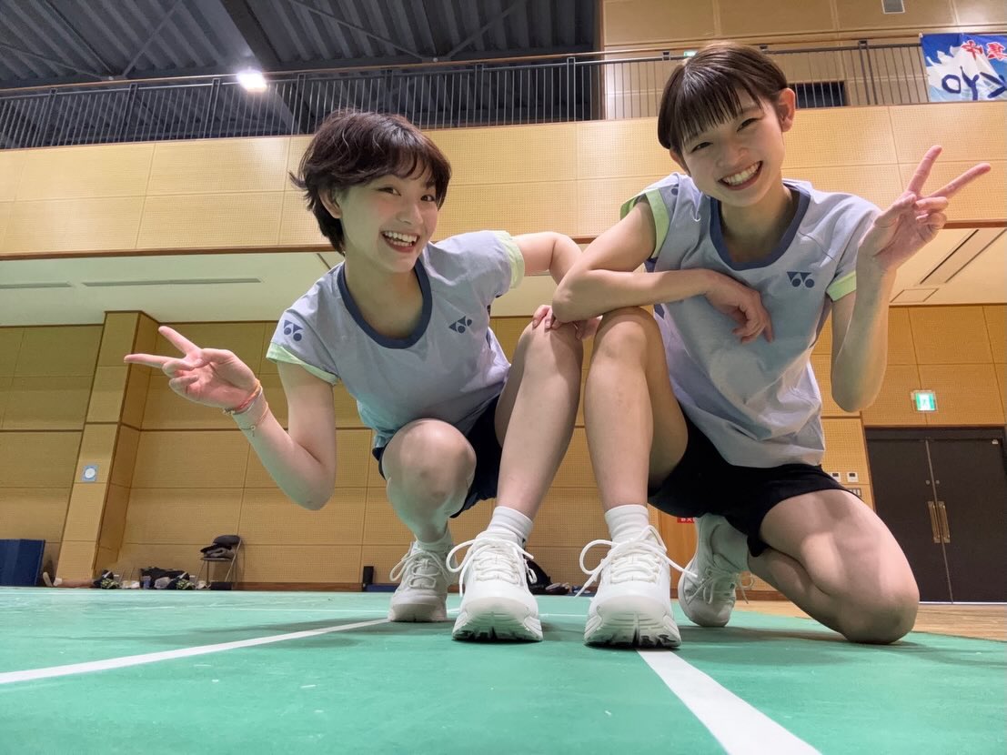 keitadj3's tweet photo. 「バドミントンのアイドルが集まった」「妖精デュオ」ツーショットに熱狂、「女子ダブルスを一度やって欲しい（韓国メディア）

宮崎友花は有望株の頃から日本の「バドミントンの妖精」としてファンの間で知られ、田���真彩も #NewJeans ハニに似ていることで名を知られるようになった🏸 https://t.co/i8brYeHzve