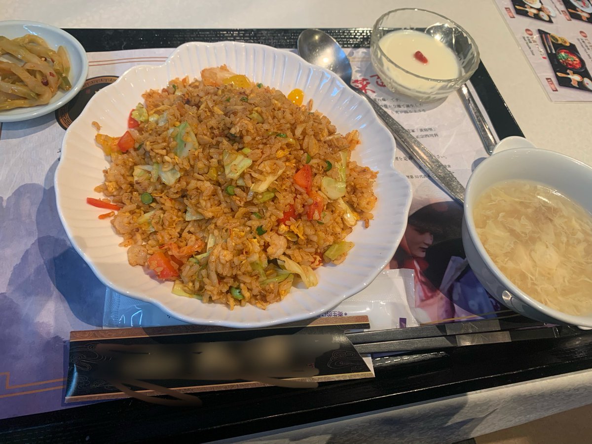 写真と違って白米はついていなかったし、キャベツというよりはキムチチャーハンだった！

こういう「おいおい写真と全然違うやん！」系のメニューを集めていきたい！