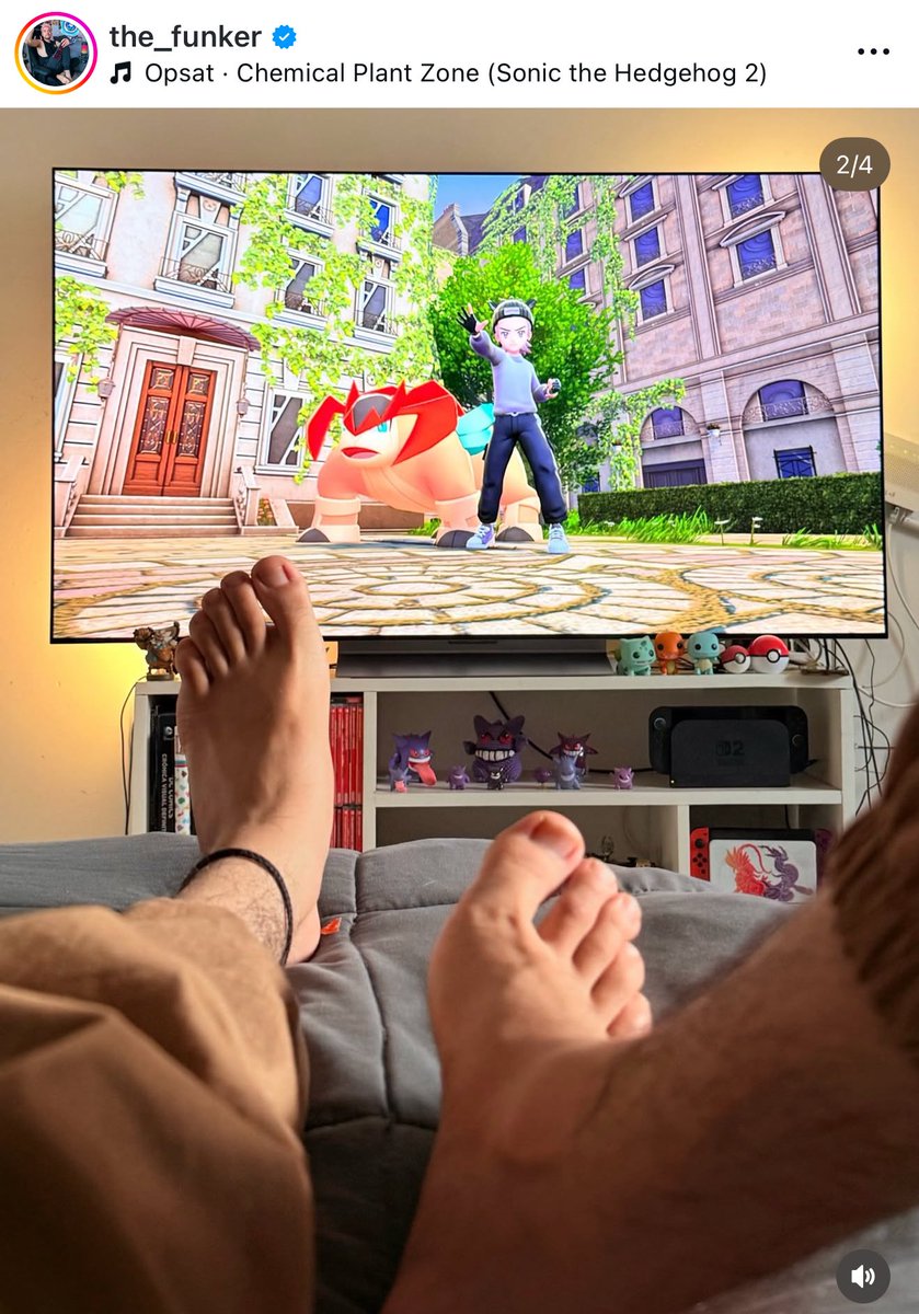 feet lover tweet media