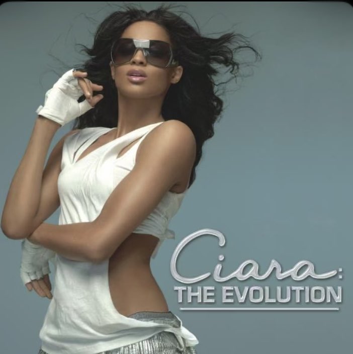 The Traveling Doll 💕🛫 tweet media